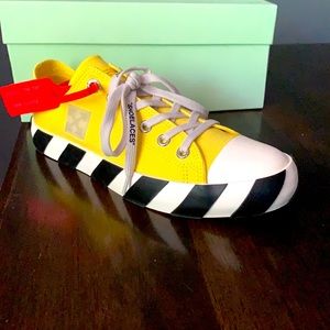 Off White Vulcanized low sneakers yellow-Host Pick 🎉